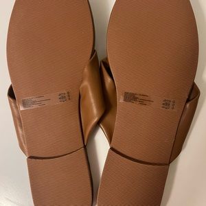 A&F square toe brown leather flip flop